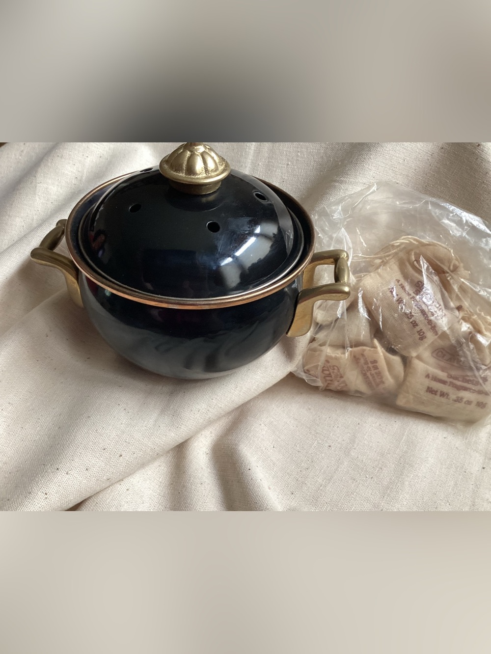 Popery simmer pot includes five sachets